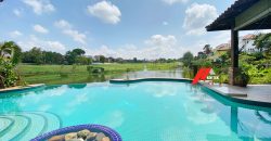 Tropicana Golf Lake View & Golf View Bungalow