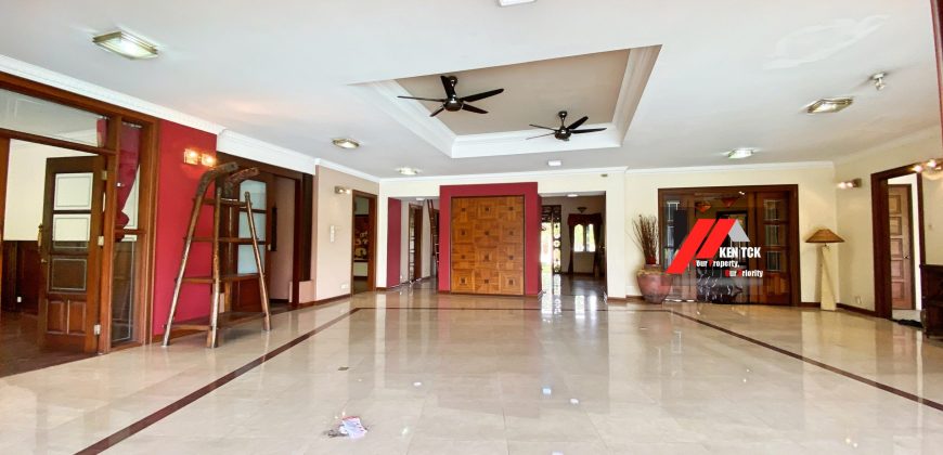 Tropicana Golf Lake View & Golf View Bungalow