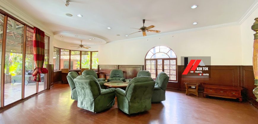Tropicana Golf Lake View & Golf View Bungalow