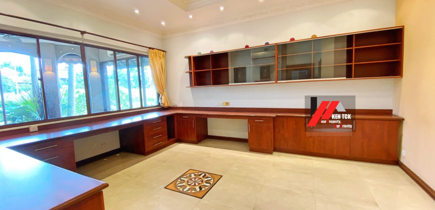 Tropicana Golf Lake View & Golf View Bungalow