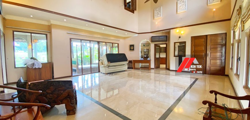Tropicana Golf Lake View & Golf View Bungalow
