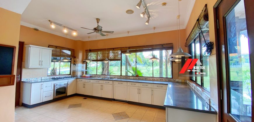 Tropicana Golf Lake View & Golf View Bungalow