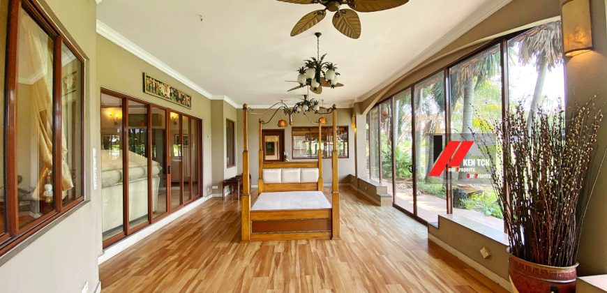 Tropicana Golf Lake View & Golf View Bungalow