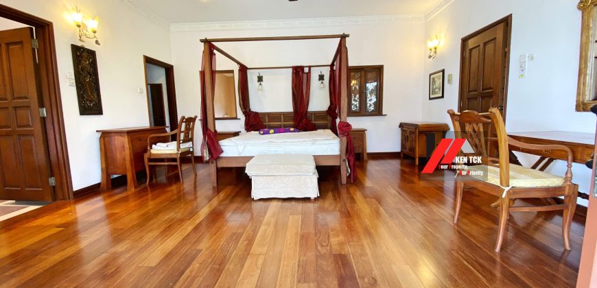 Tropicana Golf Lake View & Golf View Bungalow