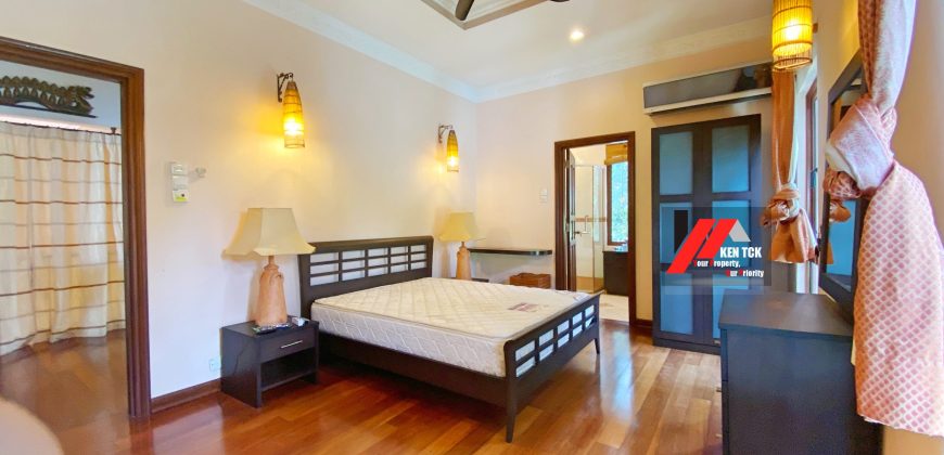 Tropicana Golf Lake View & Golf View Bungalow
