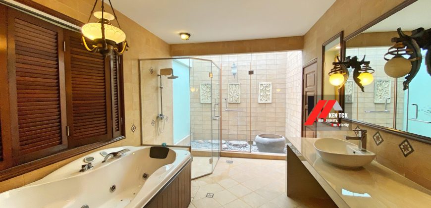 Tropicana Golf Lake View & Golf View Bungalow