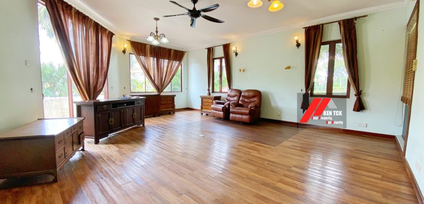 Tropicana Golf Lake View & Golf View Bungalow