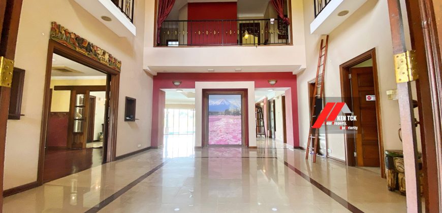 Tropicana Golf Lake View & Golf View Bungalow