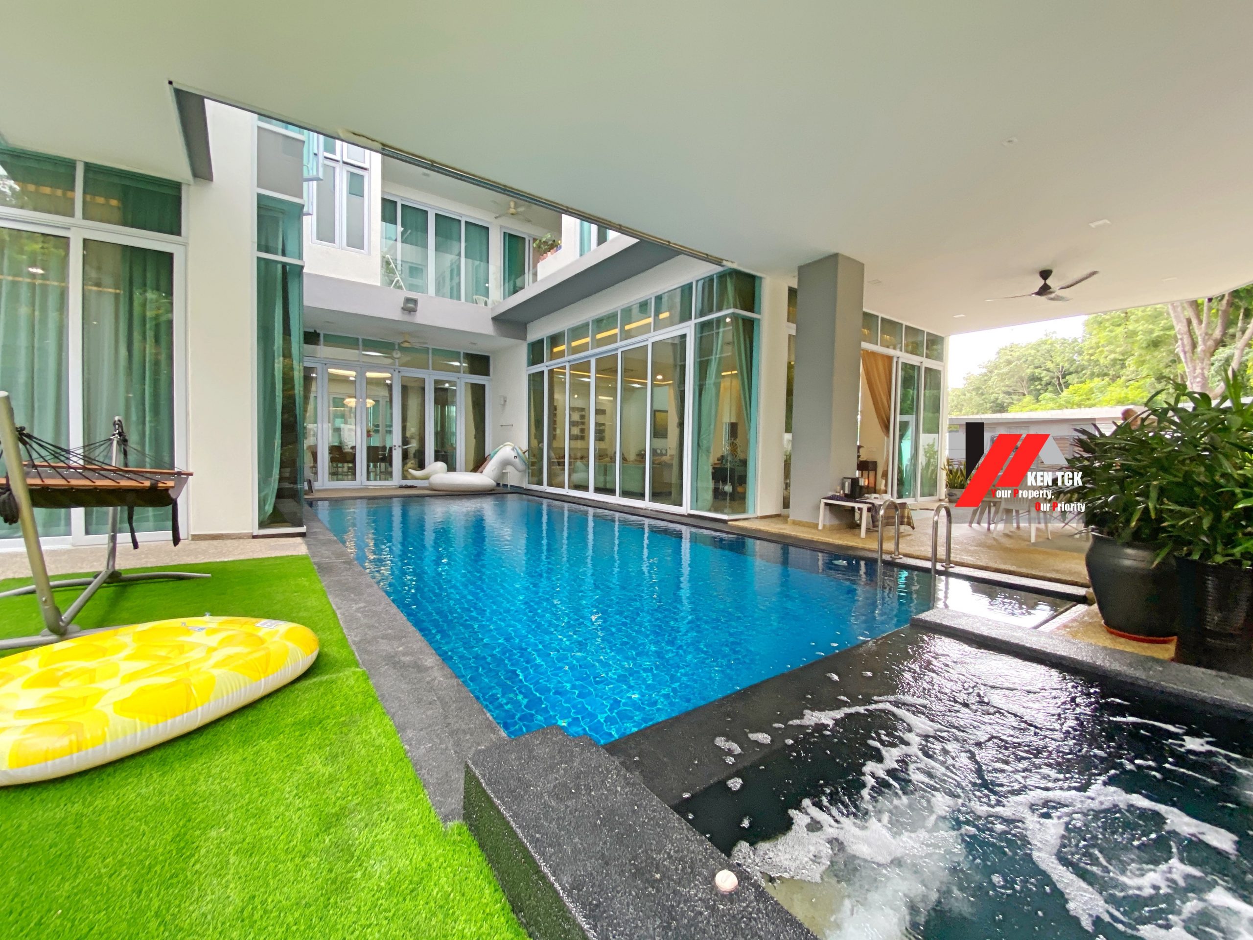 Tropicana Indah Modern Bungalow 10 Room With Swimpool