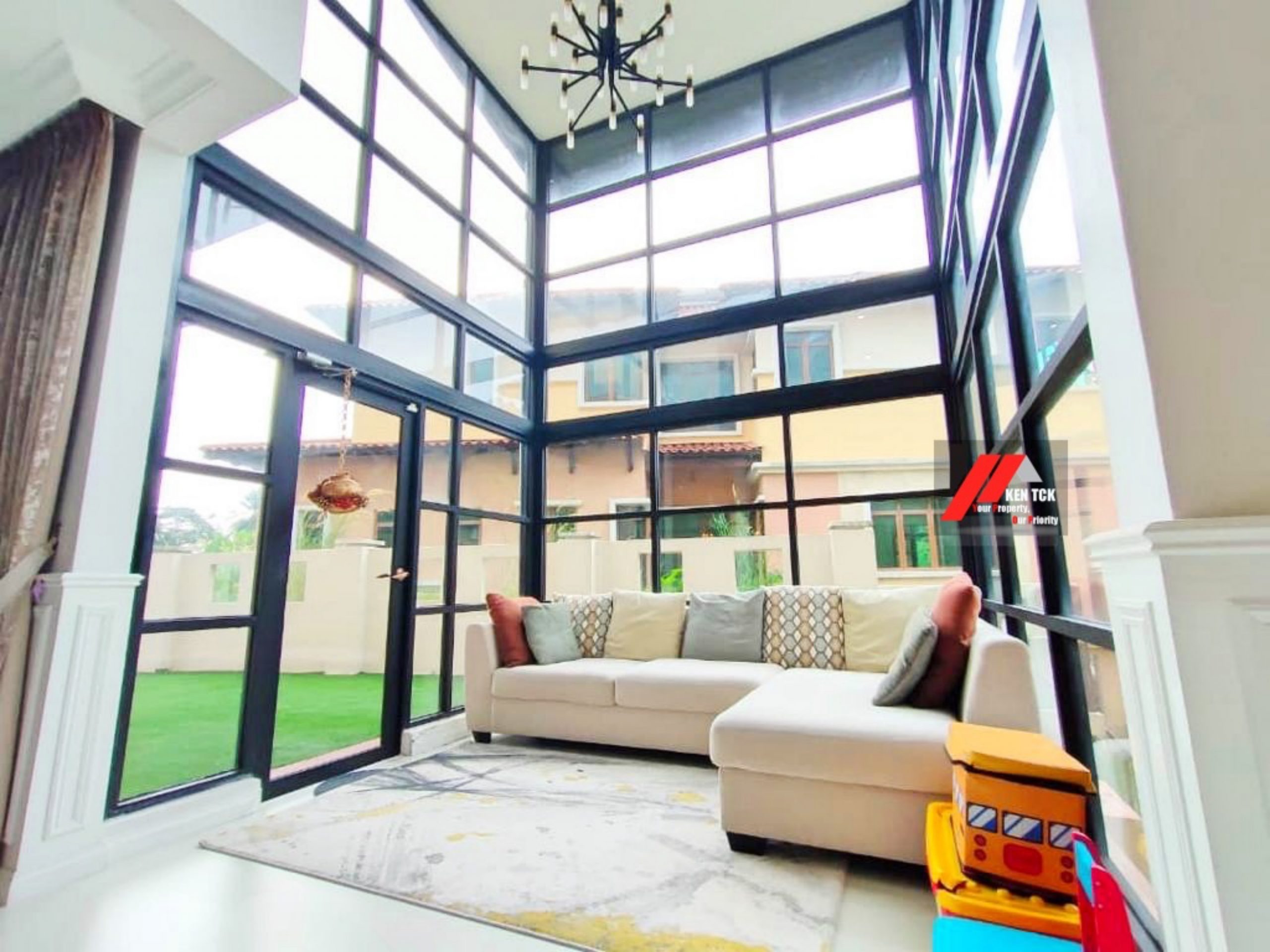 Glenhill Saujana Renovated Semi Detached With Glass House Design