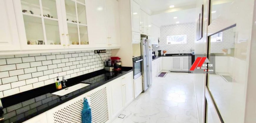 Glenhill Saujana Renovated Semi Detached With Glass House Design