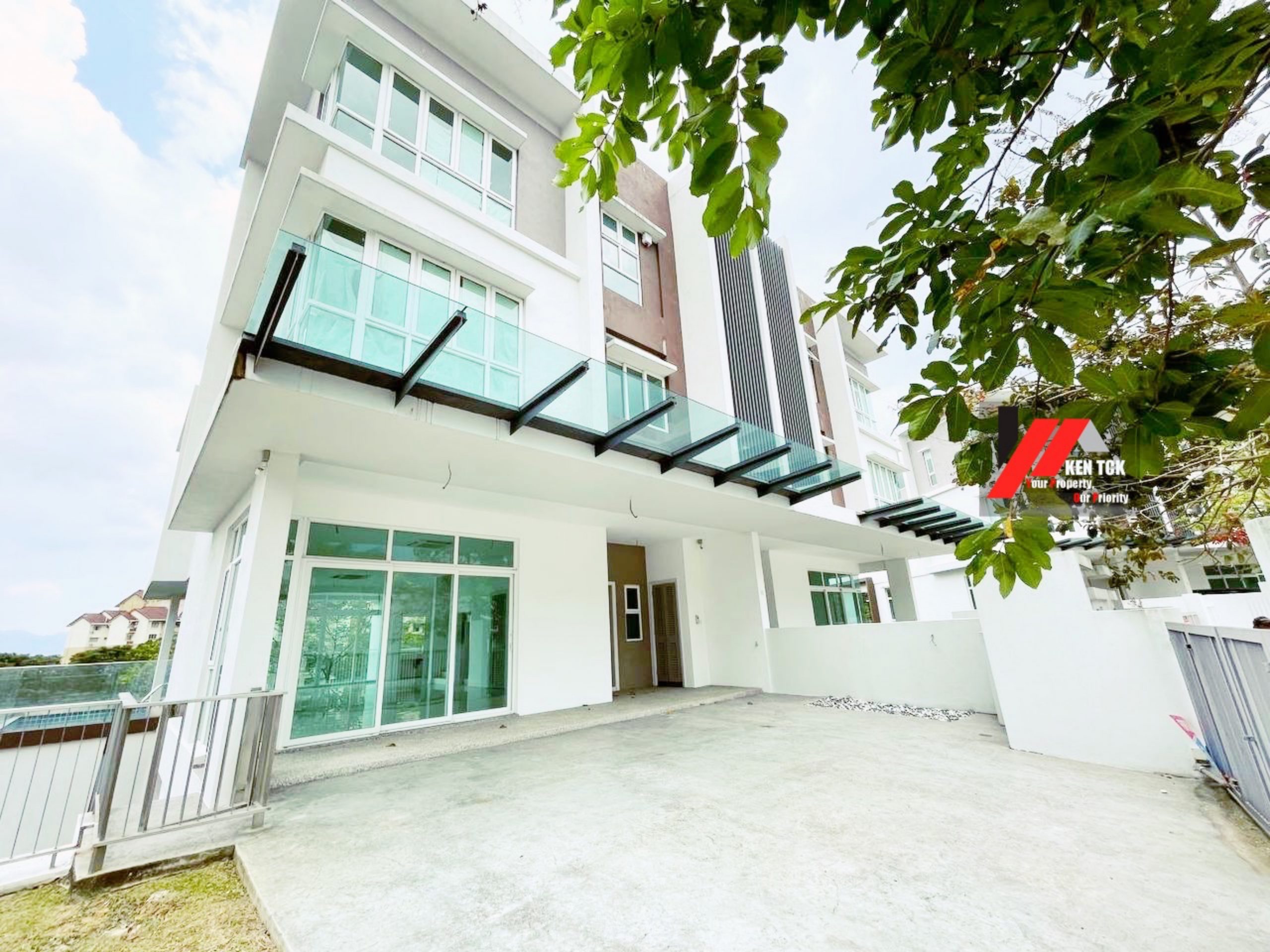 Brand New Unit 3 Storey Semi Detached @ Damansara Perdana