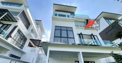 Shah Alam Bungalow With Golf View and Private Lift