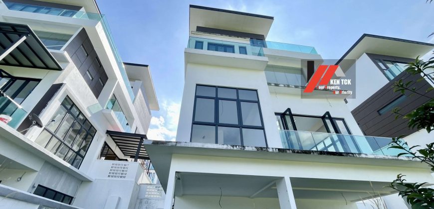 Shah Alam Bungalow With Golf View and Private Lift